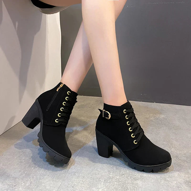 Bota Feminina de Inverno com Salto Grosso