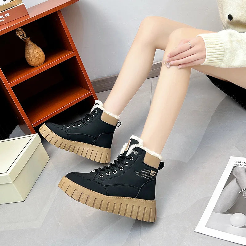 Bota de Inverno Feminina com Plataforma