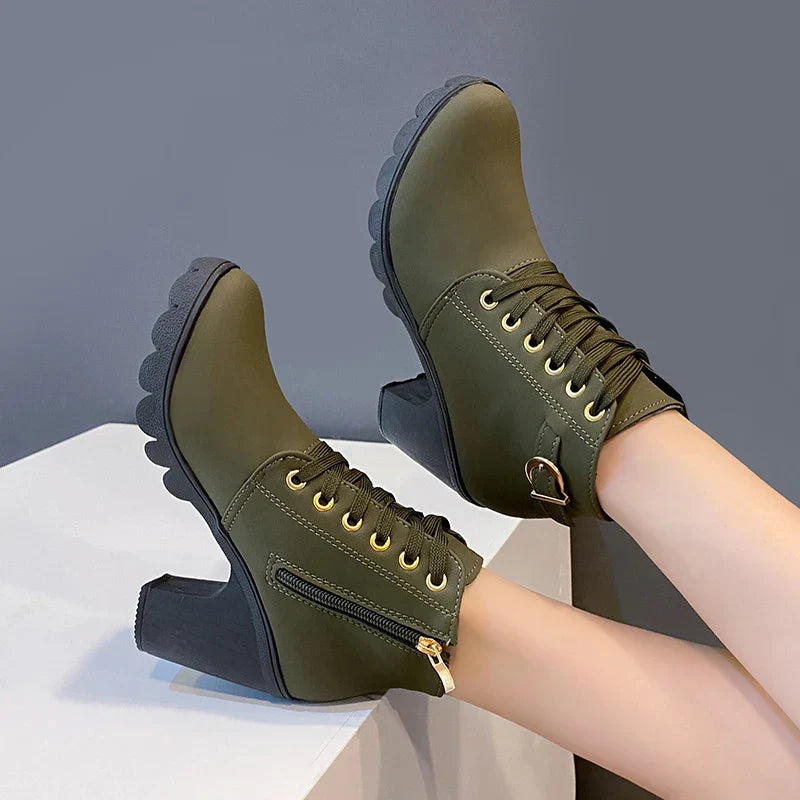 Bota Feminina de Inverno com Salto Grosso
