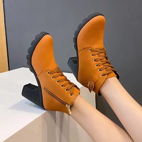Bota Feminina de Inverno com Salto Grosso