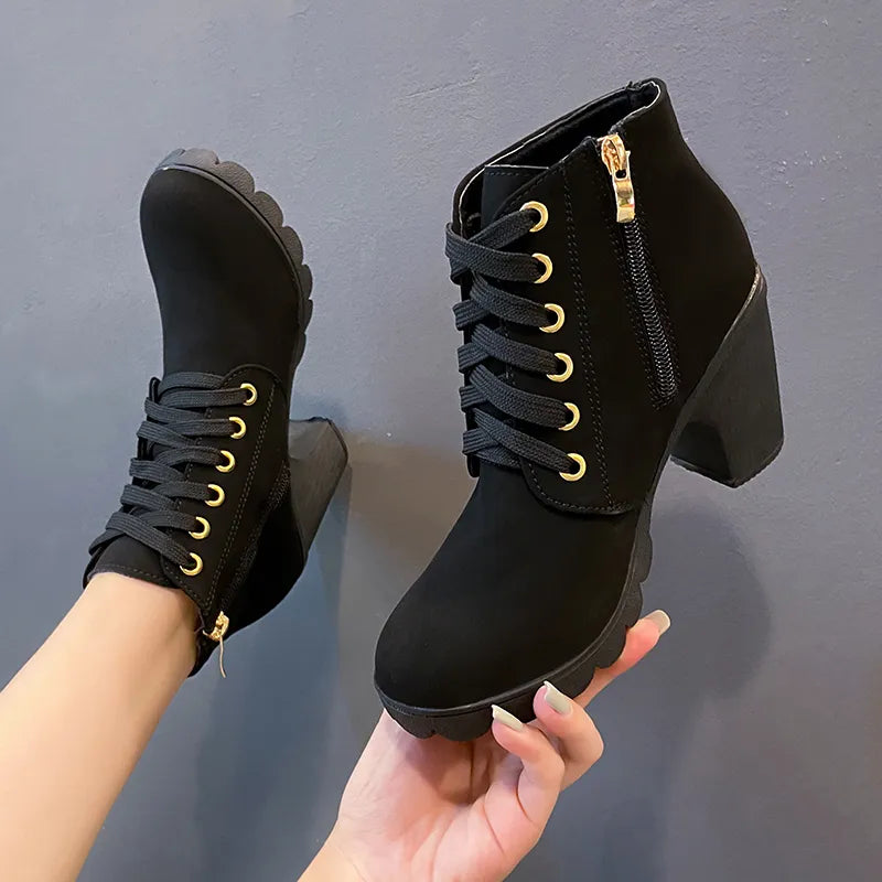 Bota Feminina de Inverno com Salto Grosso