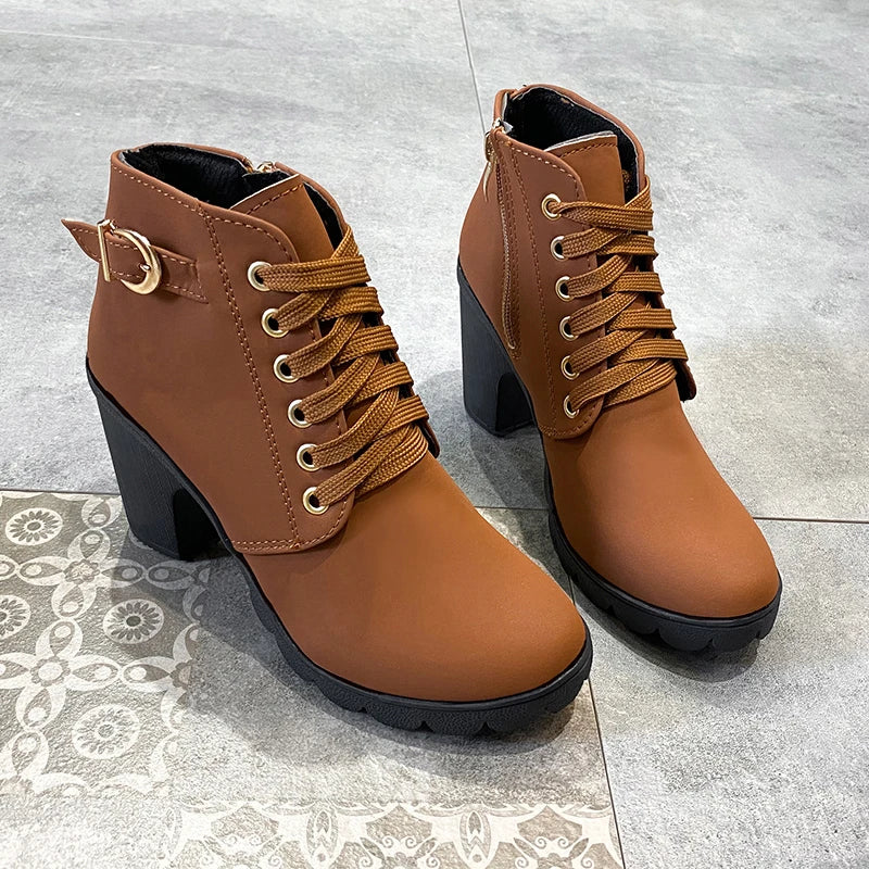 Bota Feminina de Inverno com Salto Grosso